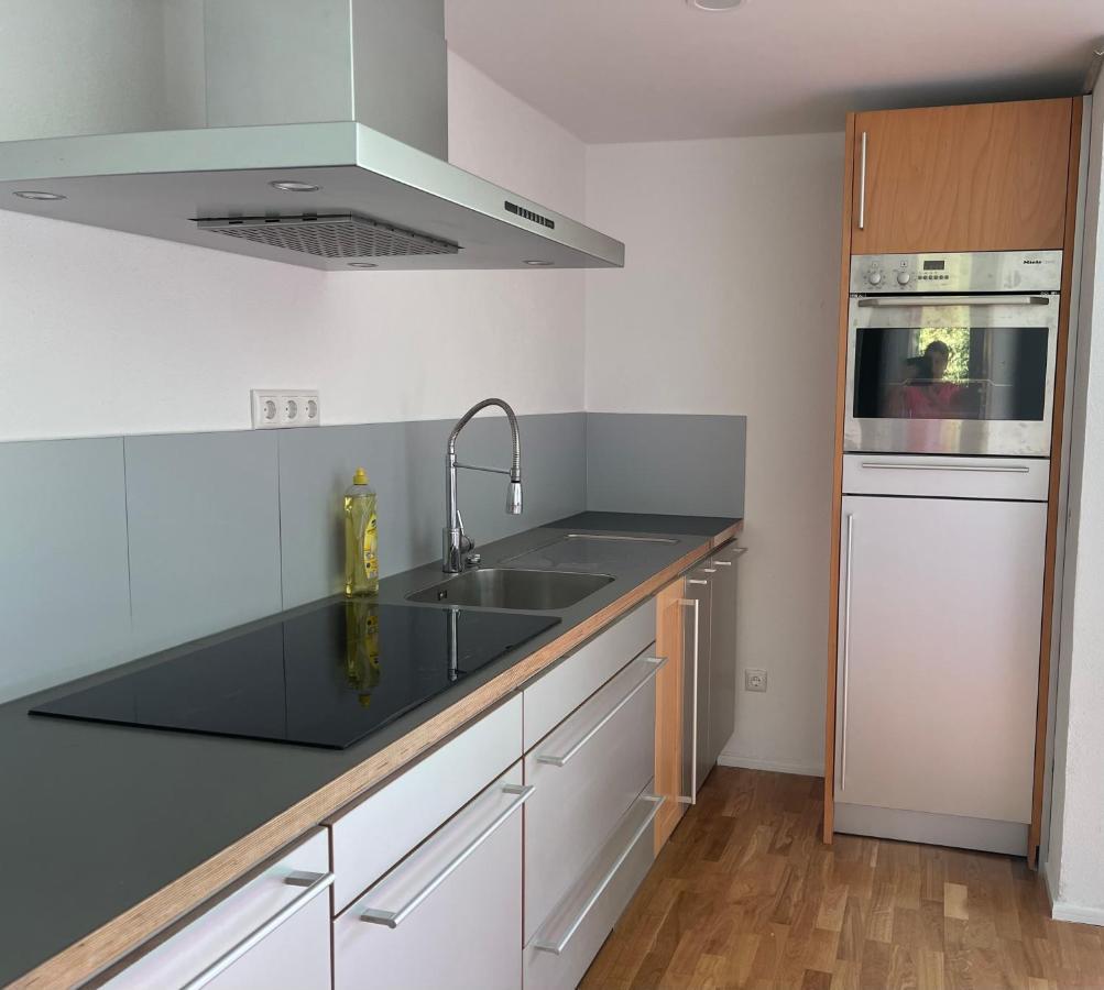 Bungalow In Ruhiger Siedlung Mit Stellplatz 란츠후트 외부 사진