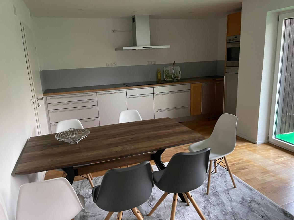 Bungalow In Ruhiger Siedlung Mit Stellplatz 란츠후트 외부 사진